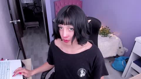 Snapshot of room312_ chatting on December 14, 8:08 pm Twelve 3 Inst Twelve 312002 Twitter Room312 2002 online show from December 14, 8:08 pm