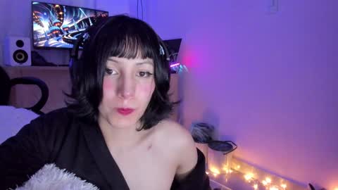 Snapshot of room312_ chatting on December 16, 12:48 am Twelve 3 Inst Twelve 312002 Twitter Room312 2002 online show from December 16, 12:48 am