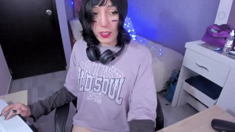 Snapshot of room312_ chatting on January 5, 9:03 pm Twelve 3 Inst Twelve 312002 Twitter Room312 2002 online show from January 5, 9:03 pm