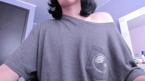 Snapshot of room312_ chatting on February 9, 6:05 pm Twelve 3 Inst Twelve 312002 Twitter Room312 2002 online show from February 9, 6:05 pm