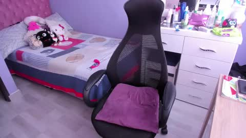 Snapshot of room312_ chatting on February 15, 4:45 pm Twelve 3 Inst Twelve 312002 Twitter Room312 2002 online show from February 15, 4:45 pm