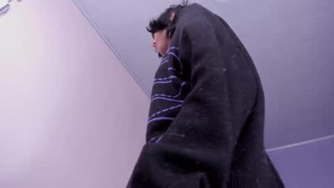 Snapshot of room312_ chatting on March 7, 7:05 pm Twelve 3 Inst Twelve 312002 Twitter Room312 2002 online show from March 7, 7:05 pm