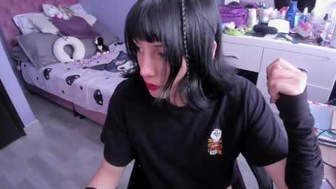 Snapshot of room312_ chatting on March 9, 6:21 pm Twelve 3 Inst Twelve 312002 Twitter Room312 2002 online show from March 9, 6:21 pm