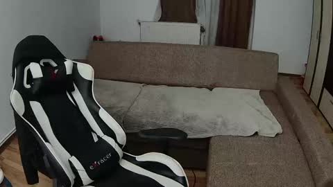 Snapshot of room4all chatting on February 13, 1:50 am ionut online show from February 13, 1:50 am