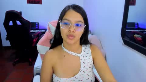  MIA AND PAUL online show from November 24, 11:15 pm