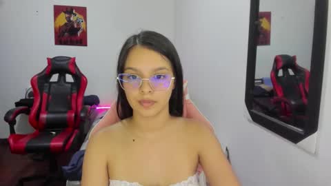 Snapshot of room_kitty chatting on December 18, 11:22 pm MIA AND PAUL online show from December 18, 11:22 pm