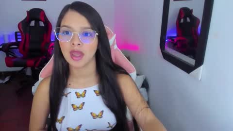 Snapshot of room_kitty chatting on January 9, 3:42 am MIA AND PAUL online show from January 9, 3:42 am