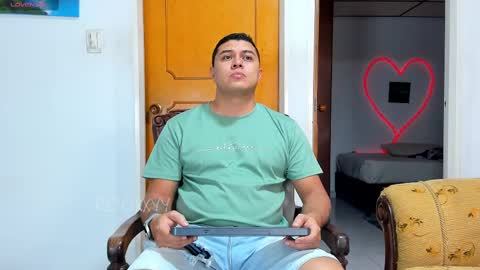 Snapshot of rooxxyy_ chatting on September 22, 12:34 am    online show from September 22, 12:34 am