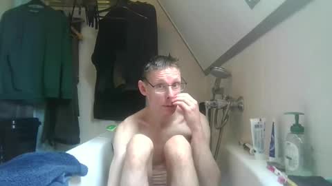 Snapshot of rororober chatting on February 17, 10:23 am rororober online show from February 17, 10:23 am