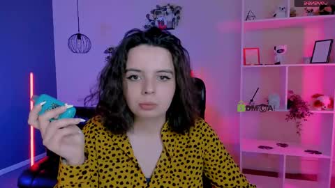 Snapshot of rosa_melt chatting on May 6, 8:52 am rosa_melt online show from May 6, 8:52 am