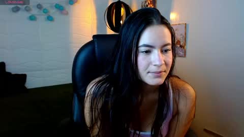 Snapshot of rosaliea chatting on June 3, 5:21 am R O S A L I A online show from June 3, 5:21 am