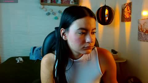 Snapshot of rosaliea chatting on June 4, 5:35 am R O S A L I A online show from June 4, 5:35 am