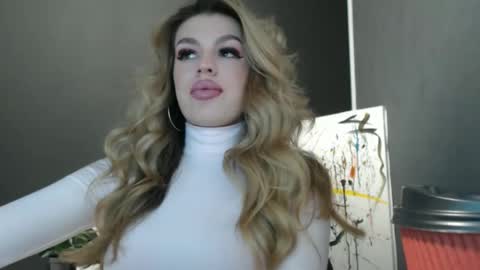 Snapshot of rosaline_ly chatting on October 16, 12:17 pm Rosalina online show from October 16, 12:17 pm