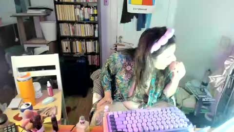 Snapshot of rose257044 chatting on November 2, 4:42 pm rose257044 online show from November 2, 4:42 pm