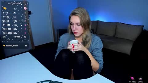 Snapshot of rose_brooks chatting on November 17, 8:14 pm Rose but u can call me princess online show from November 17, 8:14 pm