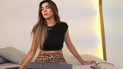 Rose And Dom online show from April 13, 1:22 am