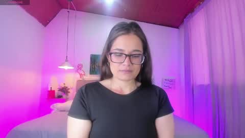 Snapshot of rose_thompson1 chatting on April 25, 1:36 pm Rose online show from April 25, 1:36 pm