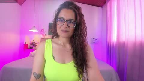 Snapshot of rose_thompson1 chatting on May 1, 6:23 pm Rose online show from May 1, 6:23 pm