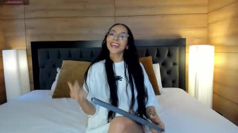 roseaurora online show from March 9, 12:31 pm