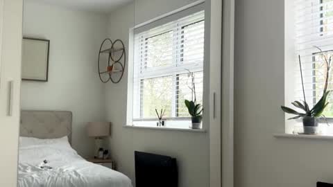 Snapshot of rosebella_ chatting on February 18, 1:29 pm Bella online show from February 18, 1:29 pm