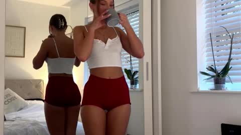 Snapshot of rosebella_ chatting on February 27, 7:19 am Bella online show from February 27, 7:19 am