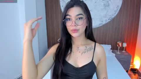 Snapshot of rosecassie chatting on May 23, 1:04 pm Rose online show from May 23, 1:04 pm