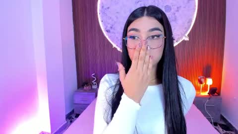 Snapshot of rosecassie chatting on May 26, 1:29 pm Rose online show from May 26, 1:29 pm