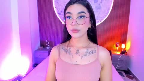 Snapshot of rosecassie chatting on May 27, 1:19 pm Rose online show from May 27, 1:19 pm
