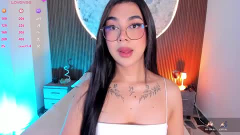 Snapshot of rosecassie chatting on June 2, 1:35 pm Rose online show from June 2, 1:35 pm
