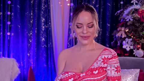 Snapshot of roseevansx chatting on December 27, 4:21 pm Sonia online show from December 27, 4:21 pm