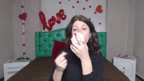 RoseHille online show from February 15, 8:46 am