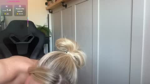 rose97 online show from July 11, 4:32 pm