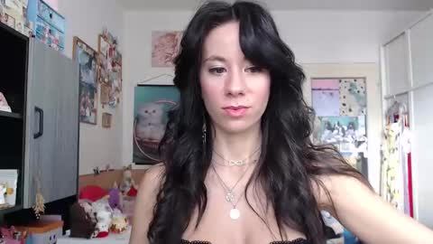 Snapshot of roselynsun chatting on January 7, 12:18 pm Rose online show from January 7, 12:18 pm