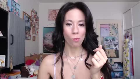 Snapshot of roselynsun chatting on January 12, 1:05 pm Rose online show from January 12, 1:05 pm