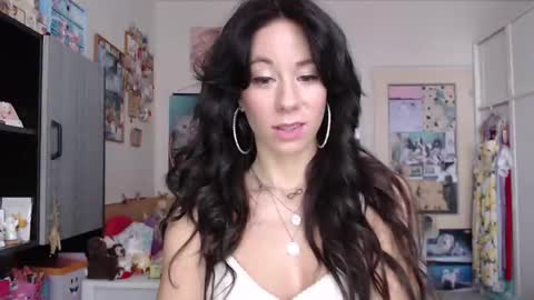 Snapshot of roselynsun chatting on January 14, 1:17 pm Rose online show from January 14, 1:17 pm