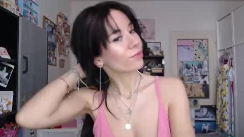 Snapshot of roselynsun chatting on February 10, 11:36 am Rose online show from February 10, 11:36 am