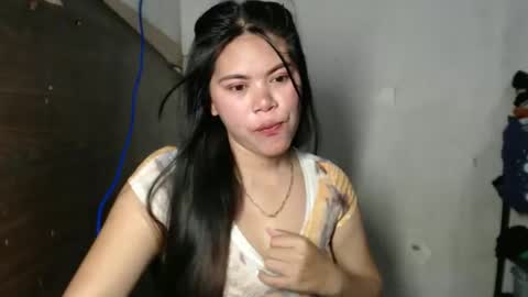 Snapshot of rosemarie_pinay chatting on October 3, 2:52 am i am samantha rain online show from October 3, 2:52 am