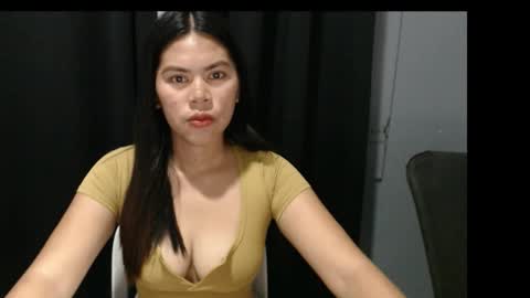 Snapshot of rosemarie_pinay chatting on January 15, 6:51 am i am samantha rain online show from January 15, 6:51 am