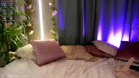 Stephani online show from May 5, 8:28 pm