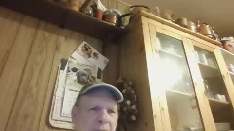 Snapshot of roses2u1958 chatting on December 23, 12:14 am roses2u1958 online show from December 23, 12:14 am