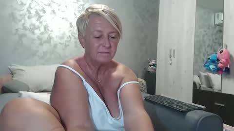 Lovepinklilly online show from September 14, 5:01 pm