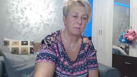 Lovepinklilly online show from November 13, 6:40 pm