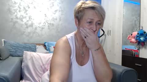 Lovepinklilly online show from March 2, 6:37 pm