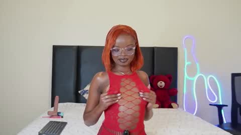 roses_rred online show from December 12, 7:04 pm