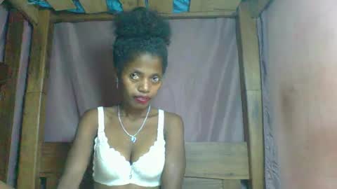 Snapshot of rosiahot1 chatting on February 27, 6:18 am rosia online show from February 27, 6:18 am