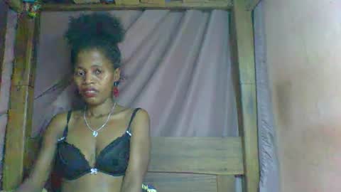 Snapshot of rosiahot1 chatting on March 6, 12:10 am rosia online show from March 6, 12:10 am