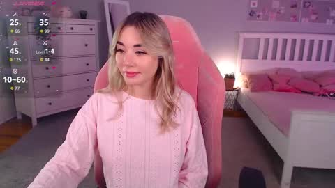 Snapshot of rosie_mac chatting on November 6, 1:06 am Rosie online show from November 6, 1:06 am