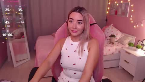 Snapshot of rosie_mac chatting on November 11, 1:16 am Rosie online show from November 11, 1:16 am