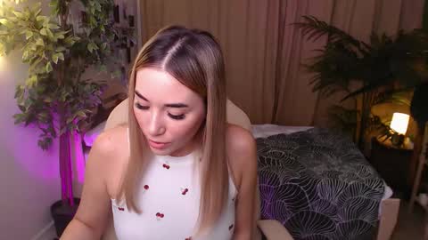 Snapshot of rosie_mac chatting on November 23, 1:05 am Rosie online show from November 23, 1:05 am