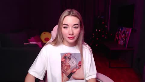 Snapshot of rosie_mac chatting on December 15, 2:05 am Rosie online show from December 15, 2:05 am